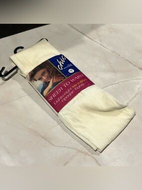 chic White Sheer-to-Waist Opaque Tights
